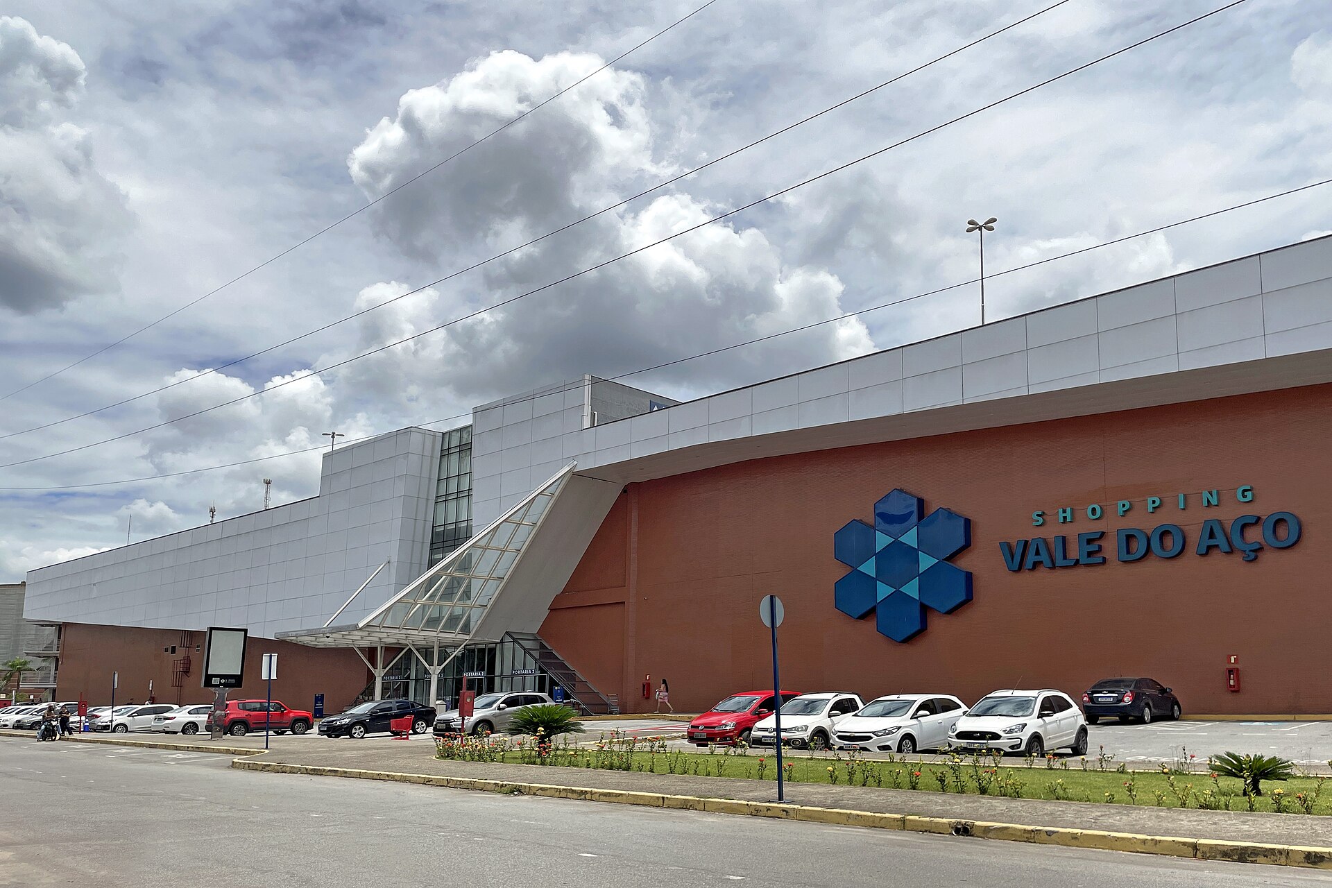 Imagem de referência relacionada a Shopping Vale do Aço, item descrito como centro comercial em Ipatinga, Minas Gerais, Brasil