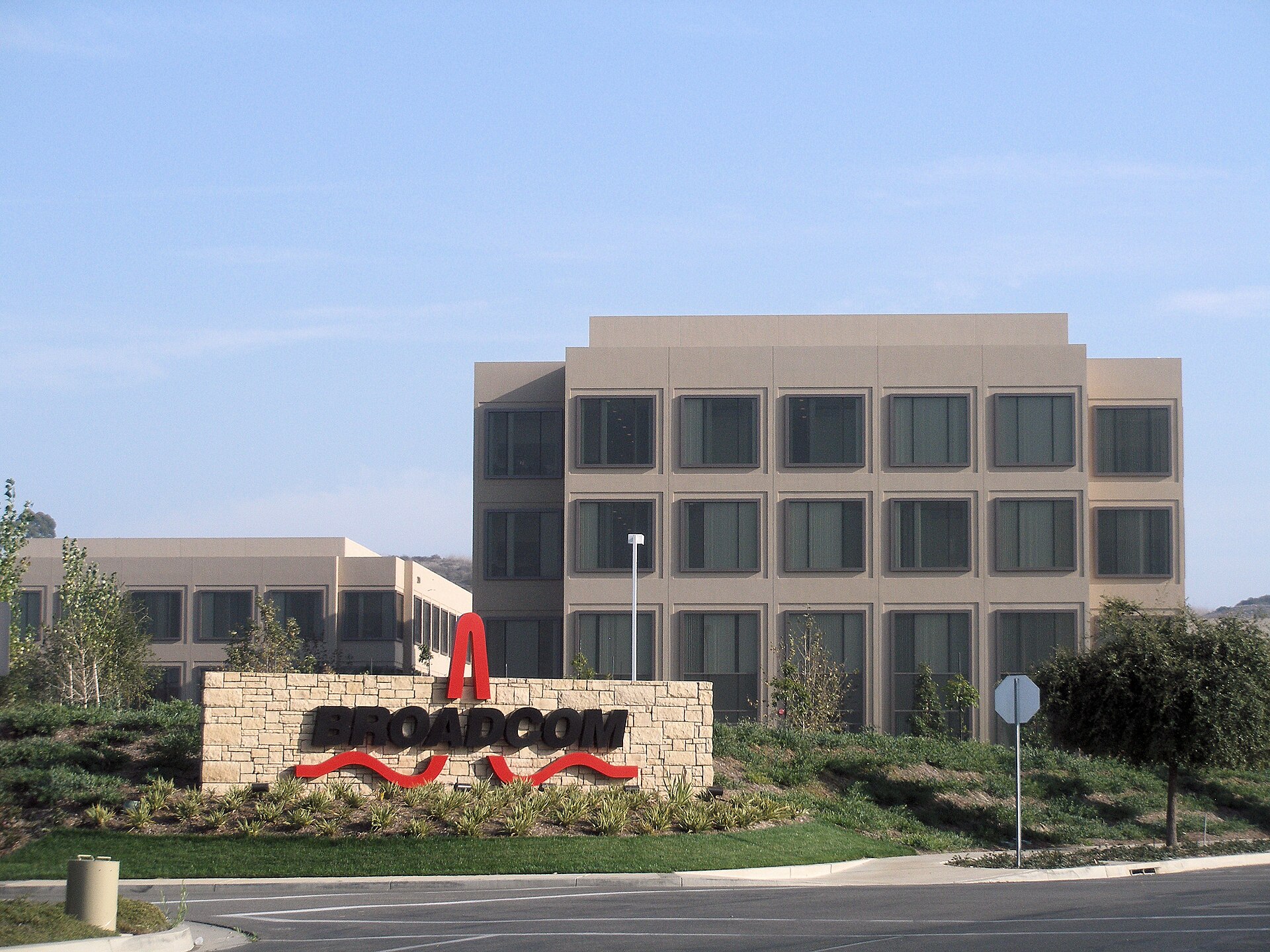 Imagem de referência relacionada a Broadcom, item descrito como empresa americana de semicondutores adquirida por Avago Technologies em 2016