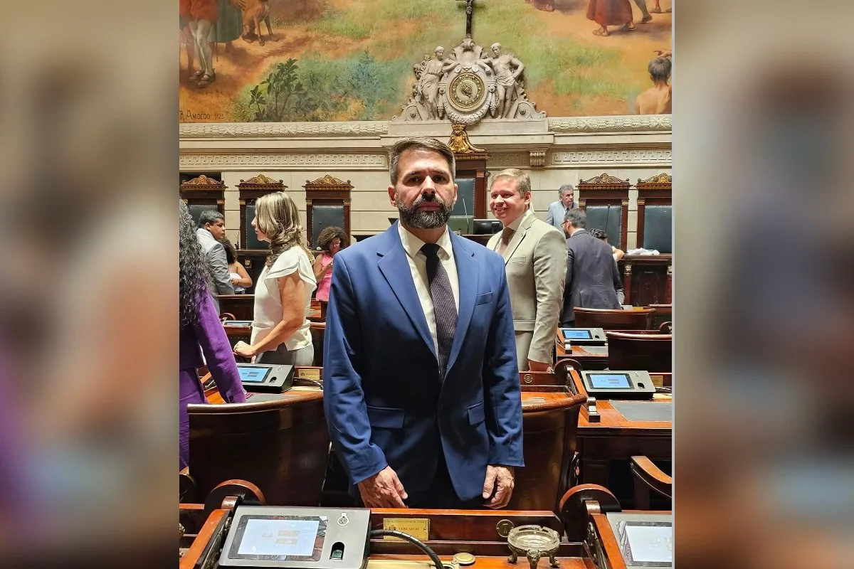 Vereador do RJ é preso em operação após PF achar fuzis e submetralhadora