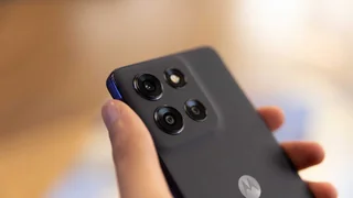 Magalu derrete preço do Moto G86 de 256 GB; celular funciona mesmo molhado