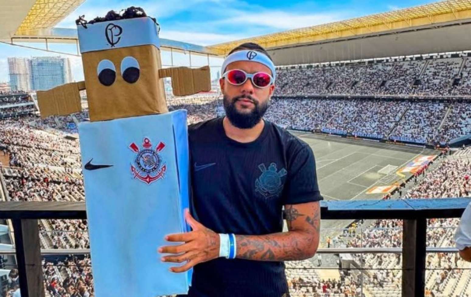 Bernardo Santiago é sósia de Memphis Depay.