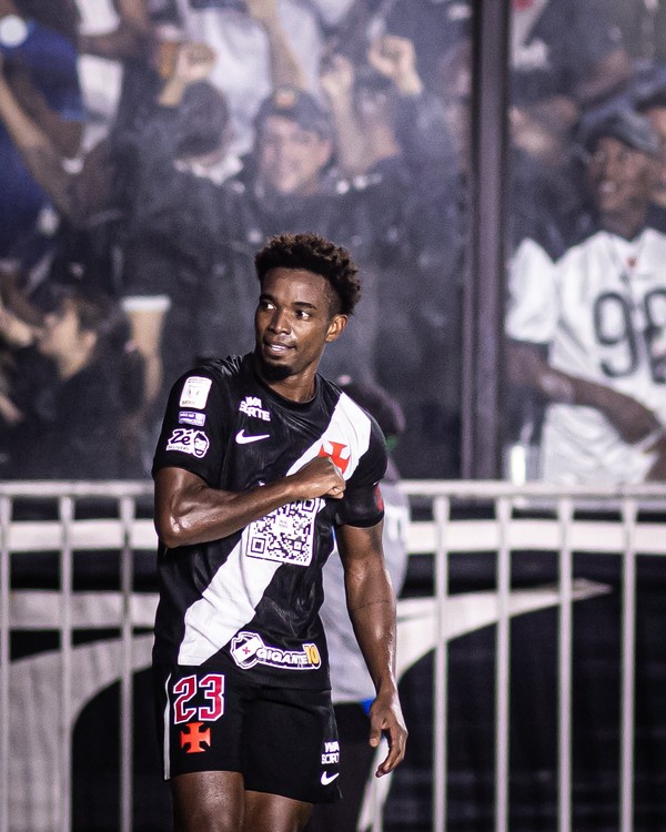 Thiago Mendes fala como superou críticas para se tornar referência no Vasco: 'Essa torcida me fez virar vascaíno'