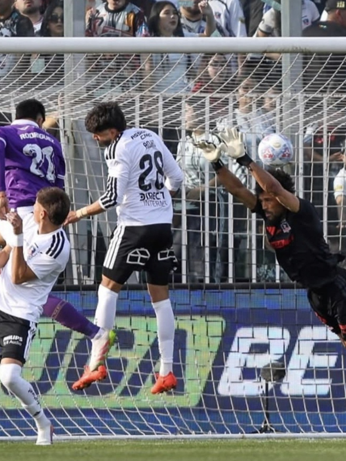 Técnico do Colo-Colo sai em defesa de Vozinha após falha do goleiro