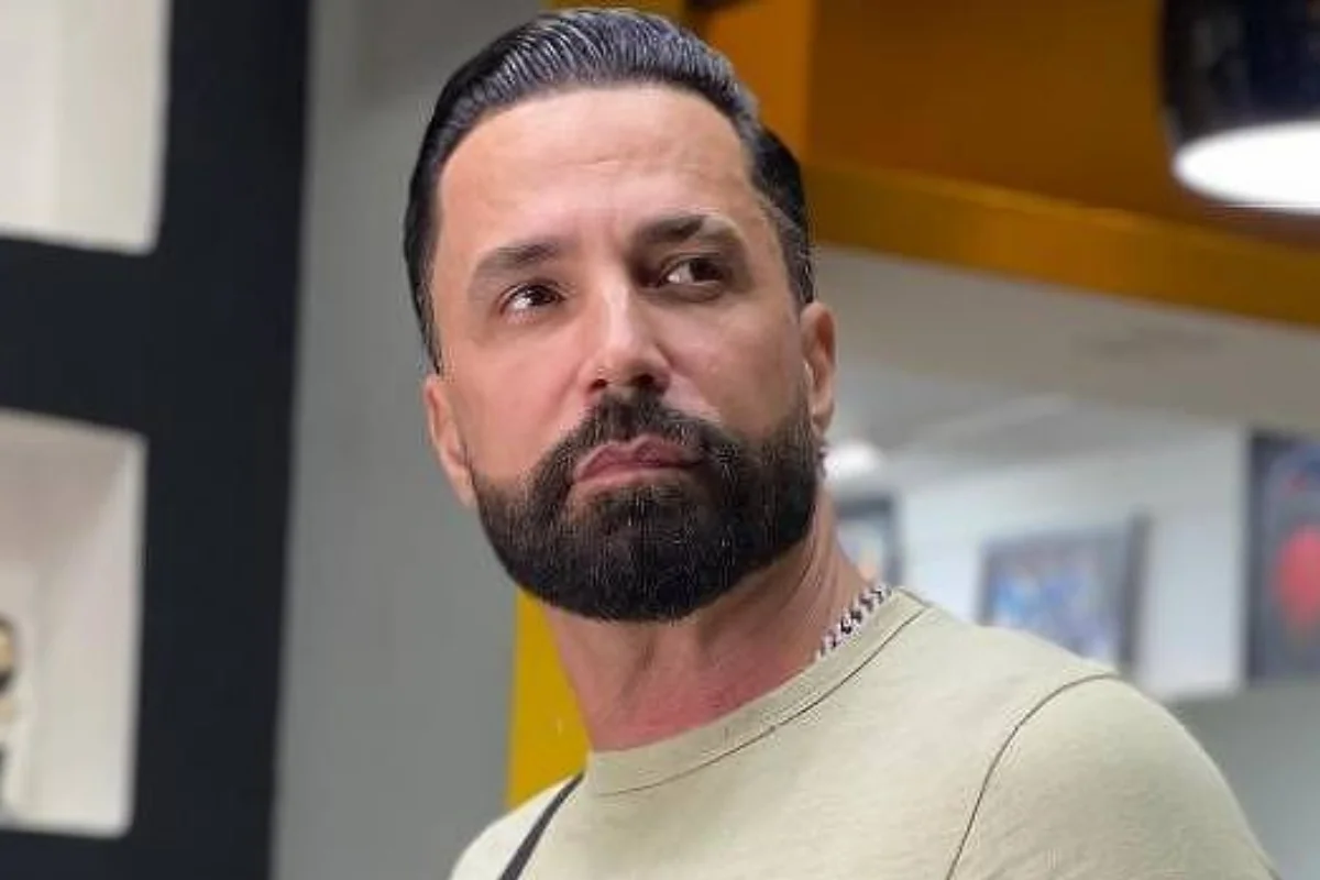 Latino publica carta após acusações do filho: “Jamais toquei numa criança”