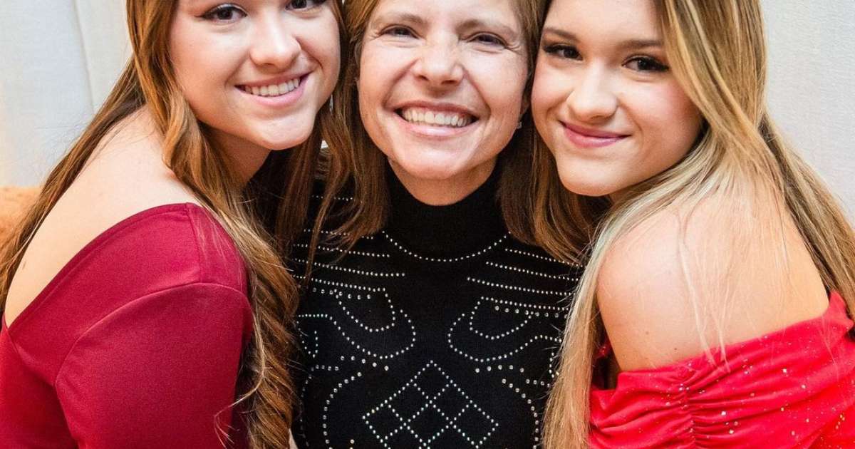 Filhas gêmeas de Gugu Liberato curtem viagem com a mãe, Rose Miriam