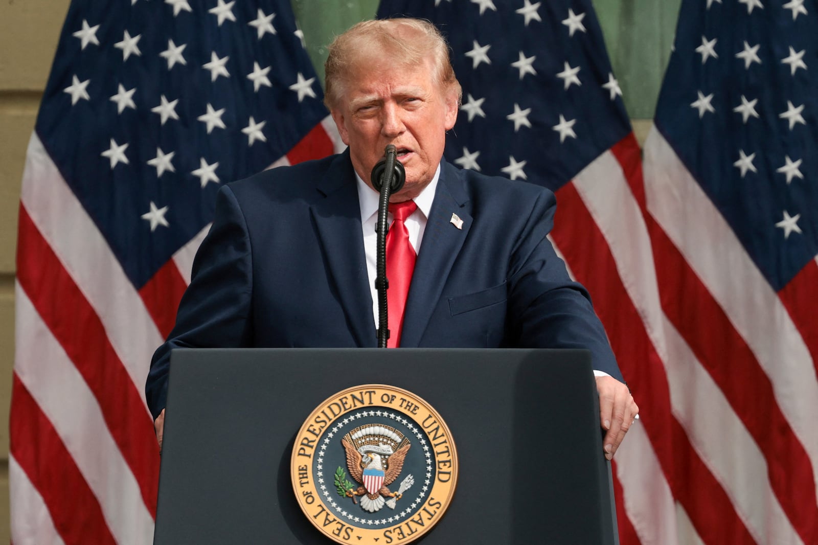 Trump e Melania participaram da cerimônia no Pentágono nesta sexta-feira (11) Jonathan Erns/Reuters - 11.09.2026