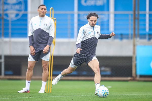Diante do Grêmio, em Porto Alegre, Vasco aposta em legião estrangeira na briga para sair do Z-4 do Brasileirão