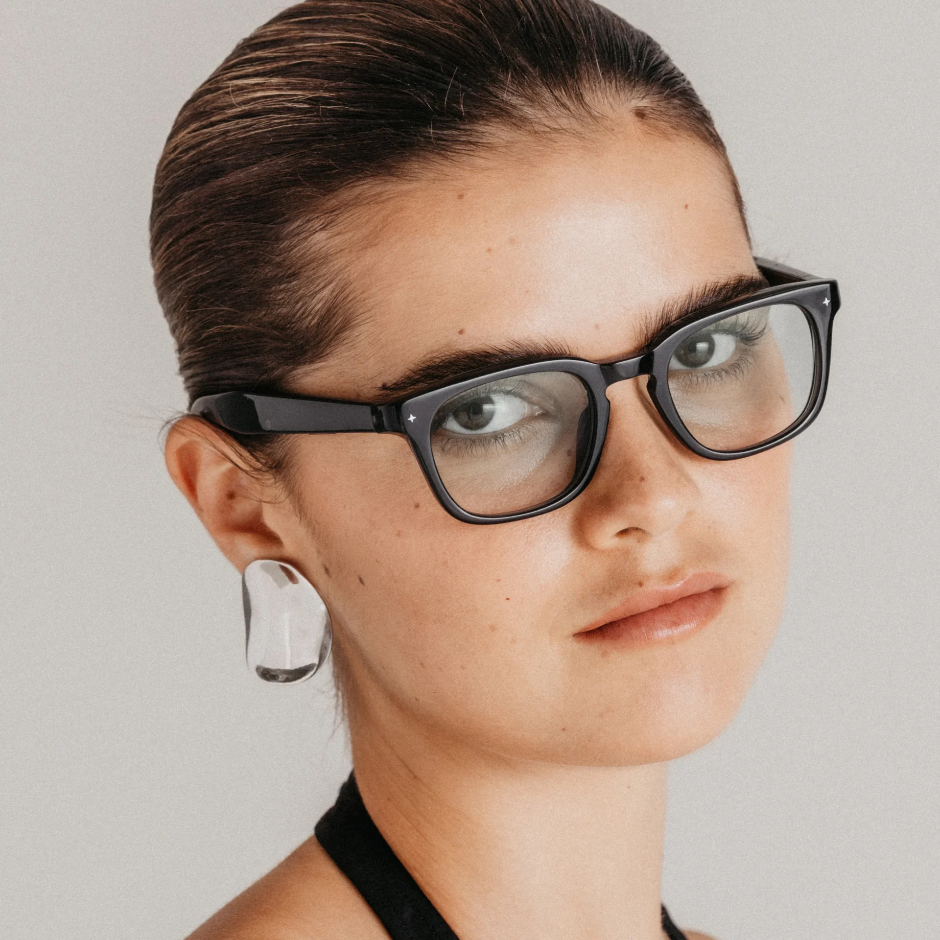 A ótica inteligente VONDER estreia com seis modelos de armação e sem câmera