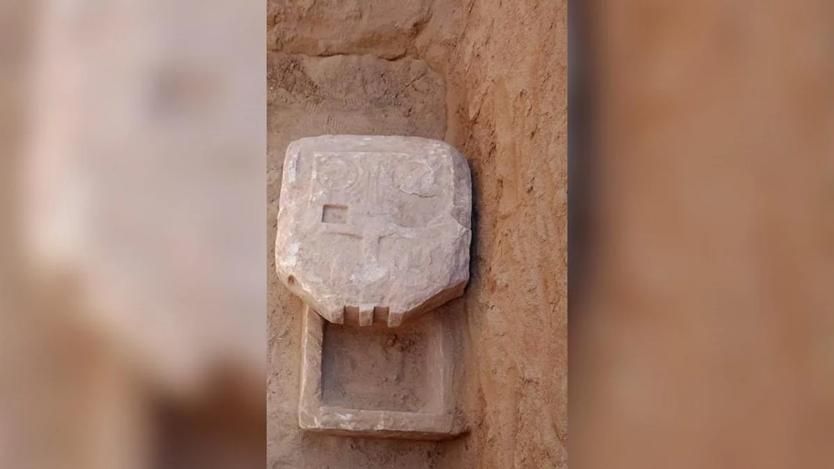 Poema em homenagem a falecido é achado em tumba de 1,7 mil anos no Egito