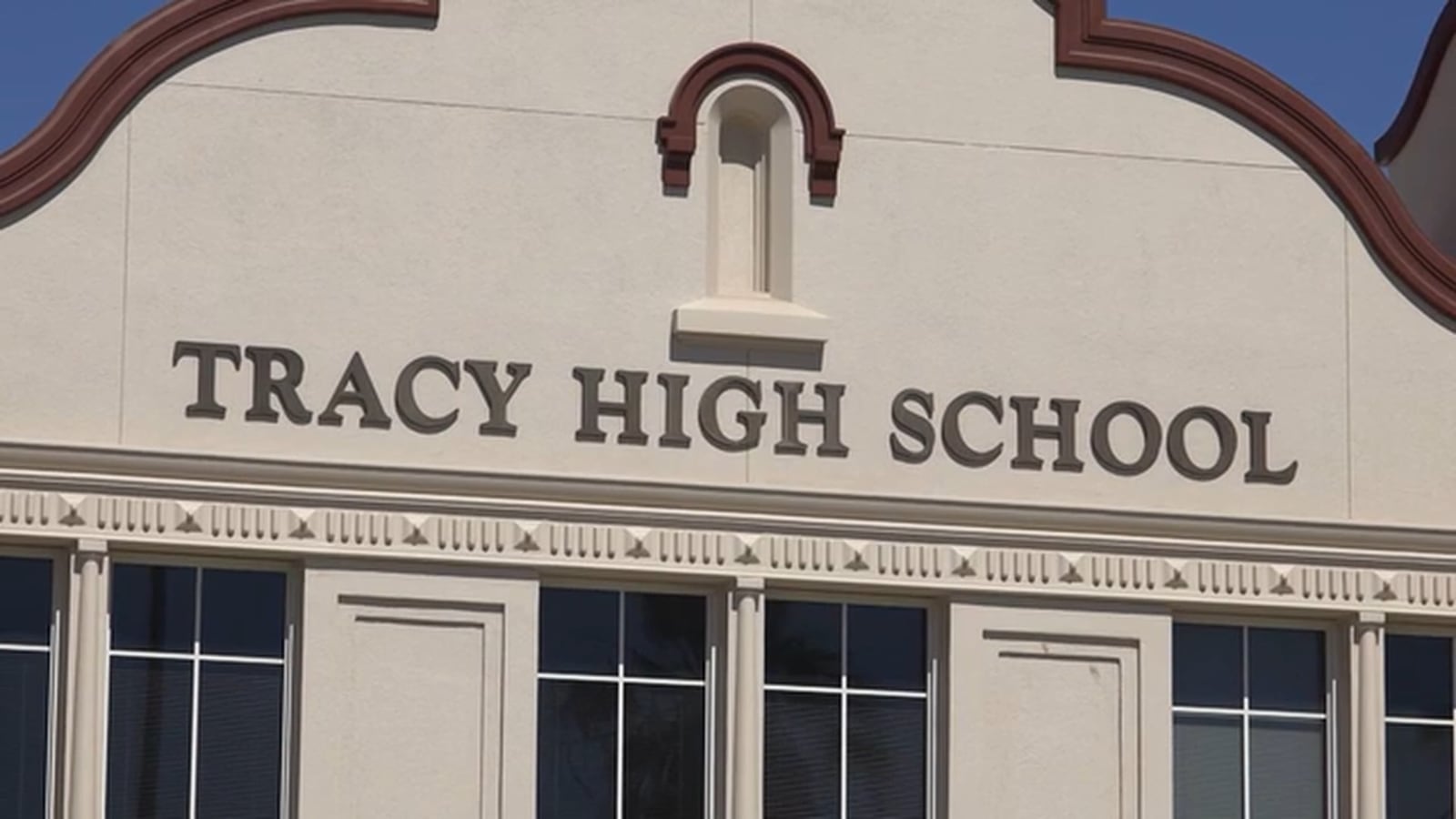 Pribble foi preso na sexta (11) e aguarda o resultado das investigações criminais e administrativas KCRA via CNN Newsource