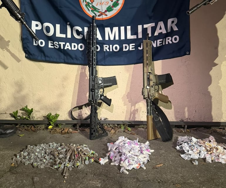 PM deixa suspeito morto e apreende dois fuzis após confronto em comunidade da Penha, no Rio