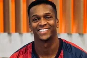 Ex-atacante Jô tem passaporte suspenso por dívida com pensão alimentícia