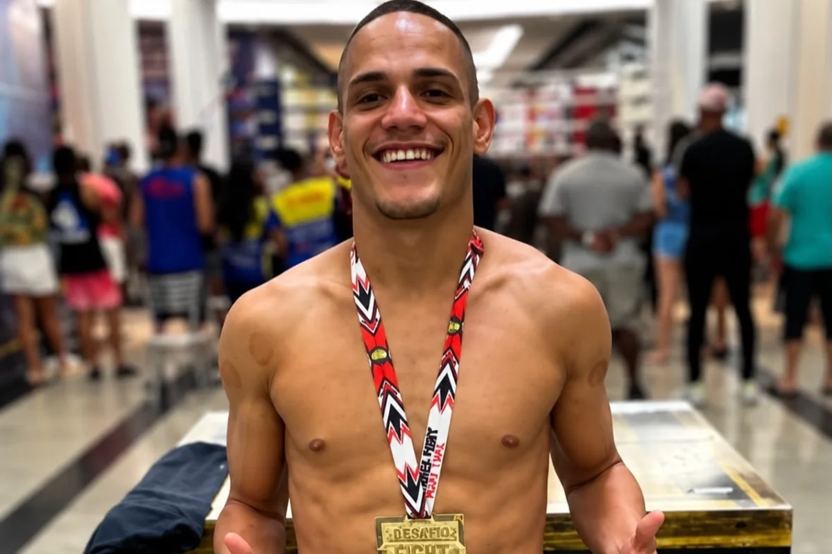 Lutador de muay thai é morto a tiros dentro de bar no Rio de Janeiro