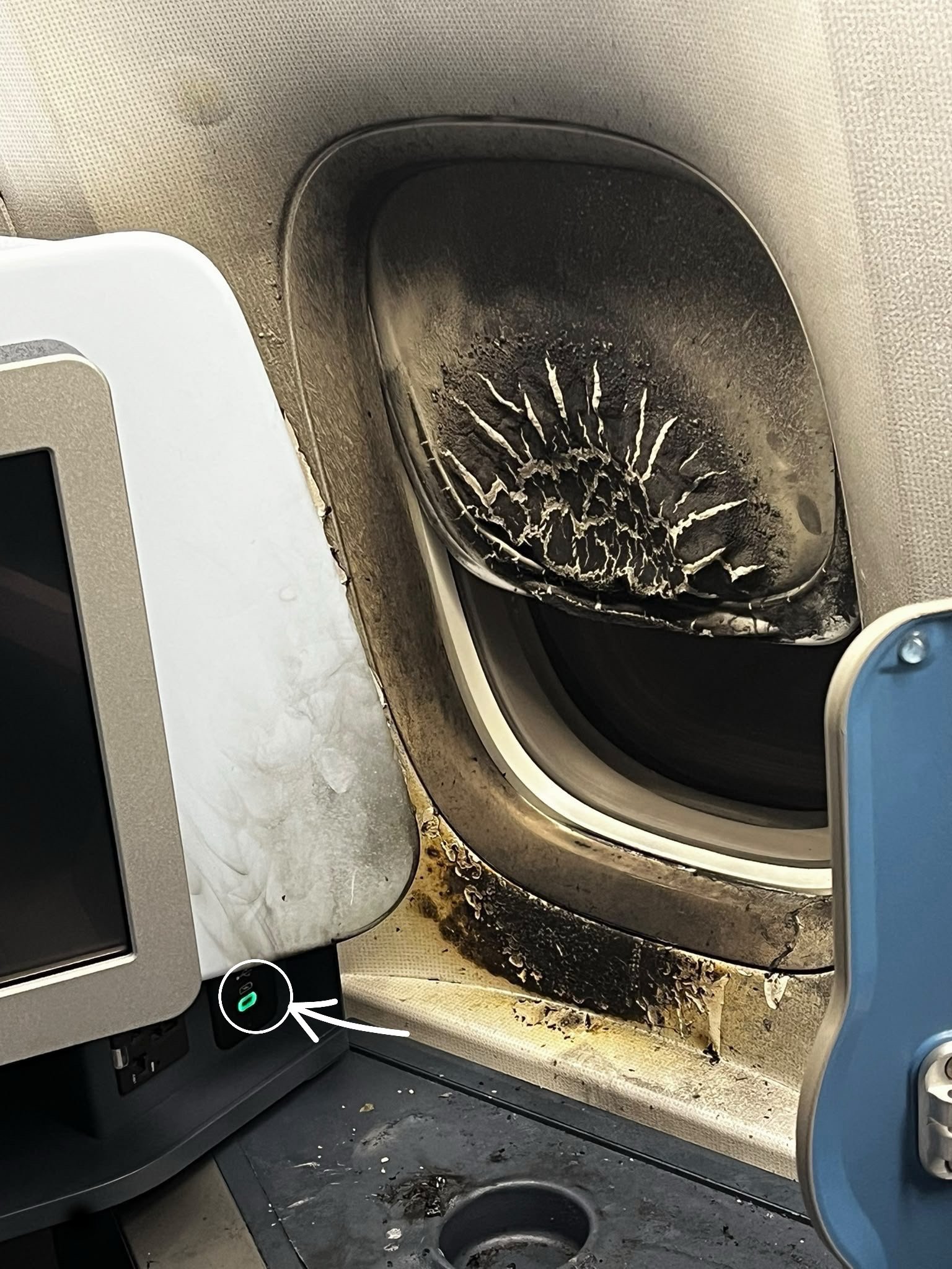 Powerbank de ex-CEO da KLM explode a bordo e obriga voo a desviar rota