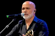 Corpos de Rick e outras 4 vítimas de queda de helicóptero são retirados
