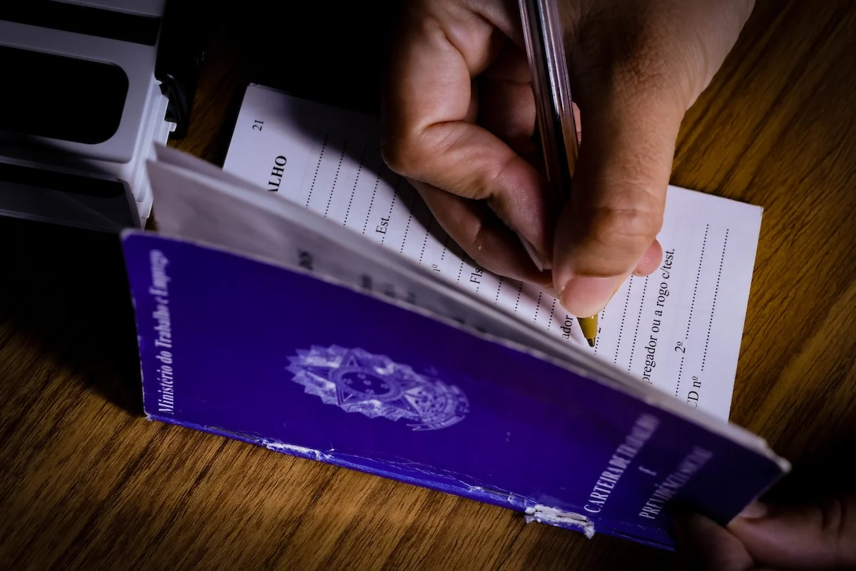 Agências do trabalhador oferecem 1.379 vagas com salários de até R$ 5 mil