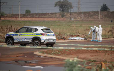 A polícia sul-africana encontra o corpo de uma nona mulher perto de Joanesburgo, e os temores sobre um assassino em série aumentam.
