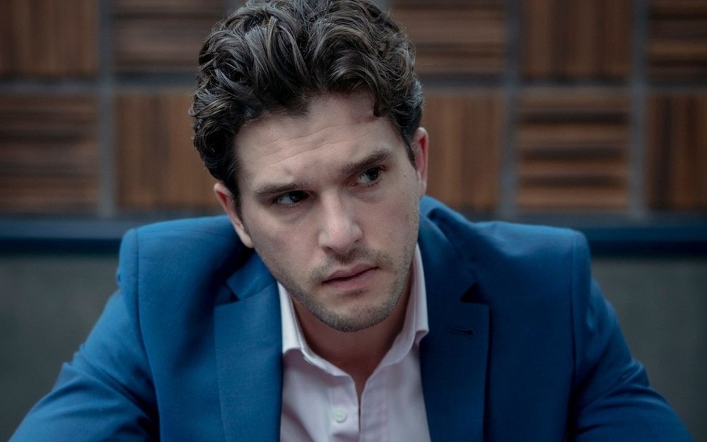 A série Criminal: Reino Unido, lançada em 2019, se passa dentro de uma sala de interrogatório — Foto: Divulgação/Netflix
