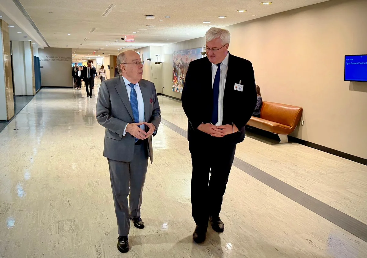 Imagem colorida mostra Mauro Vieira da o chanceler da Ucrânia - Metrópoles
