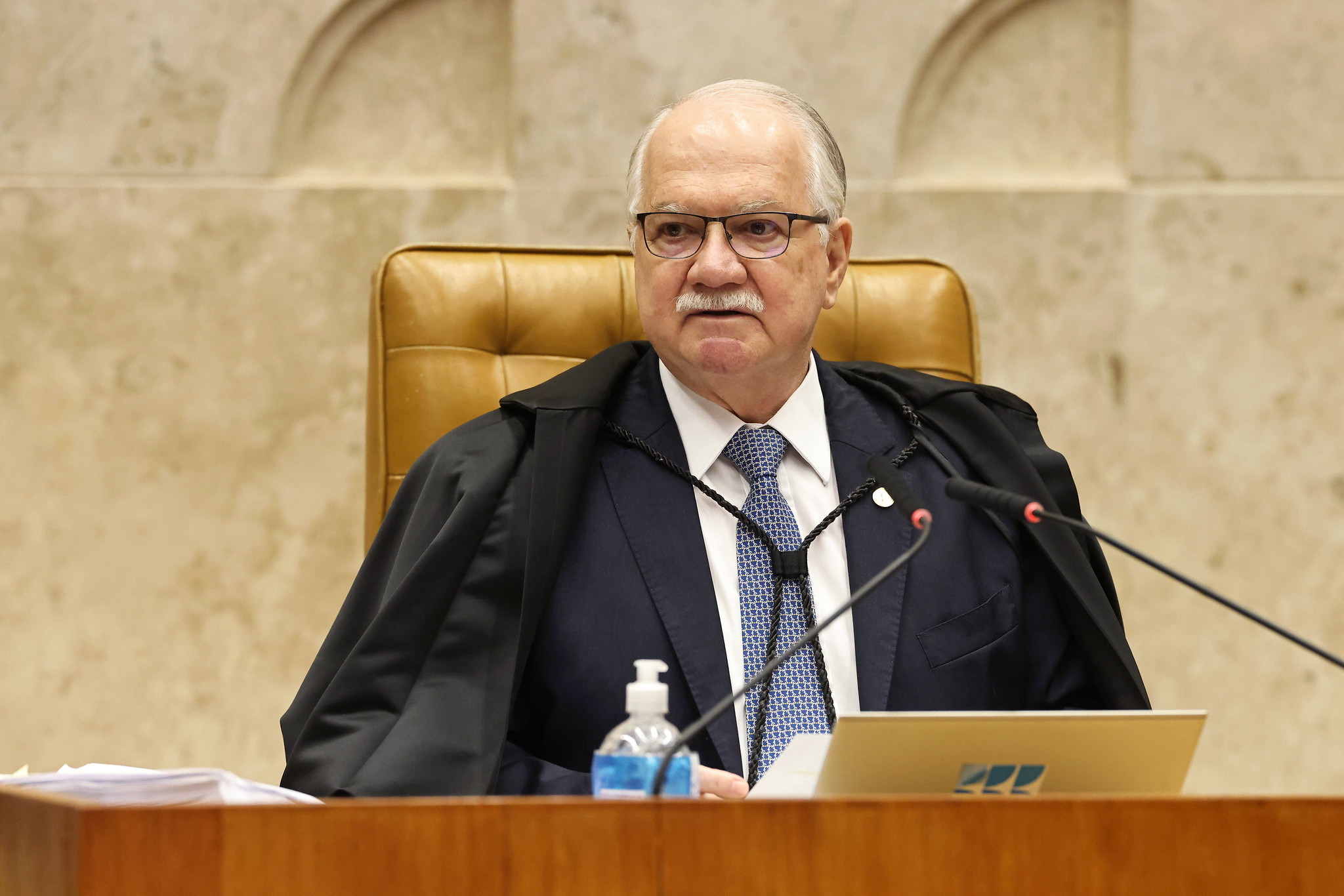 Ministros do STF rejeitam trégua e mantêm embate apesar de acenos de Fachin por pacificação