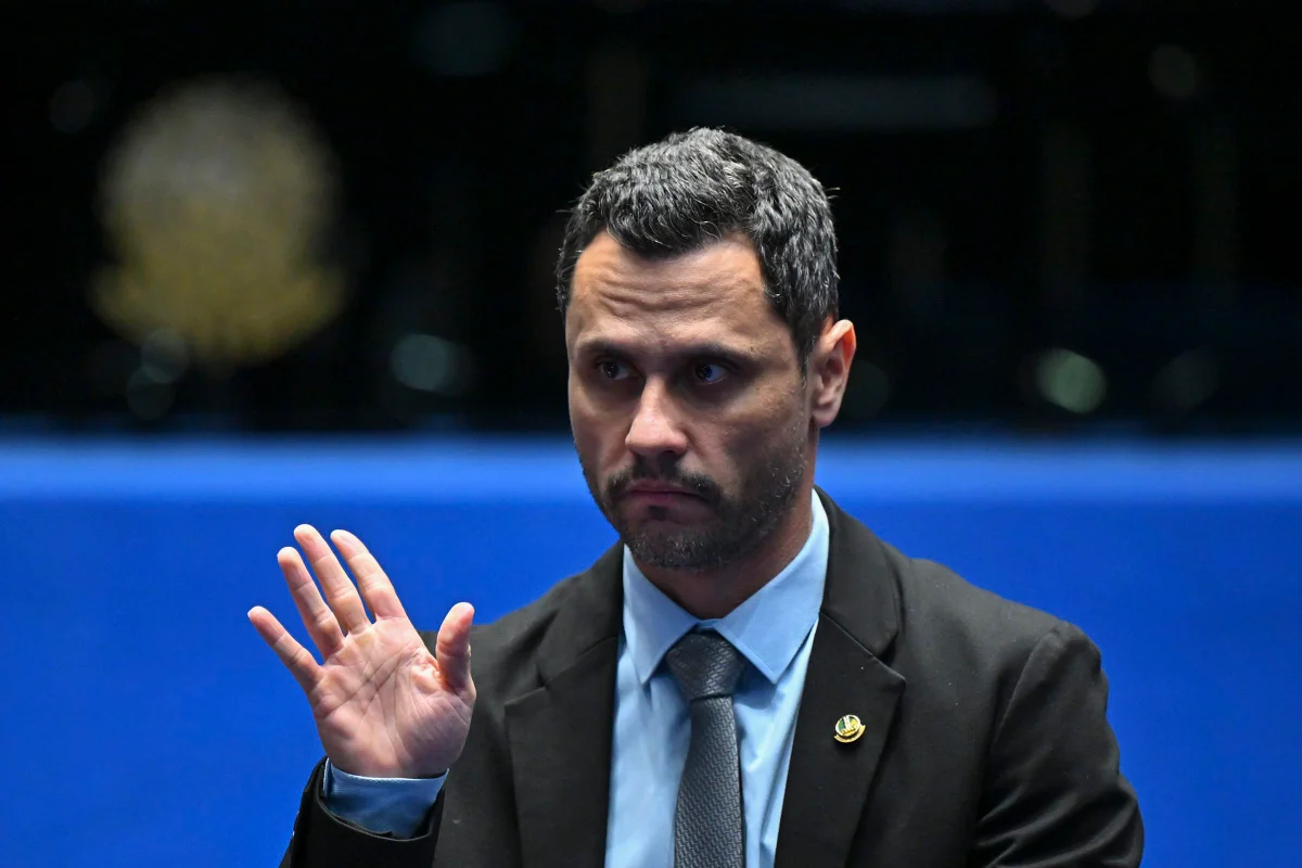 Imagem da matéria: MG: Cleitinho busca lulistas e esvazia o PL para tentar vitória no 1º turno