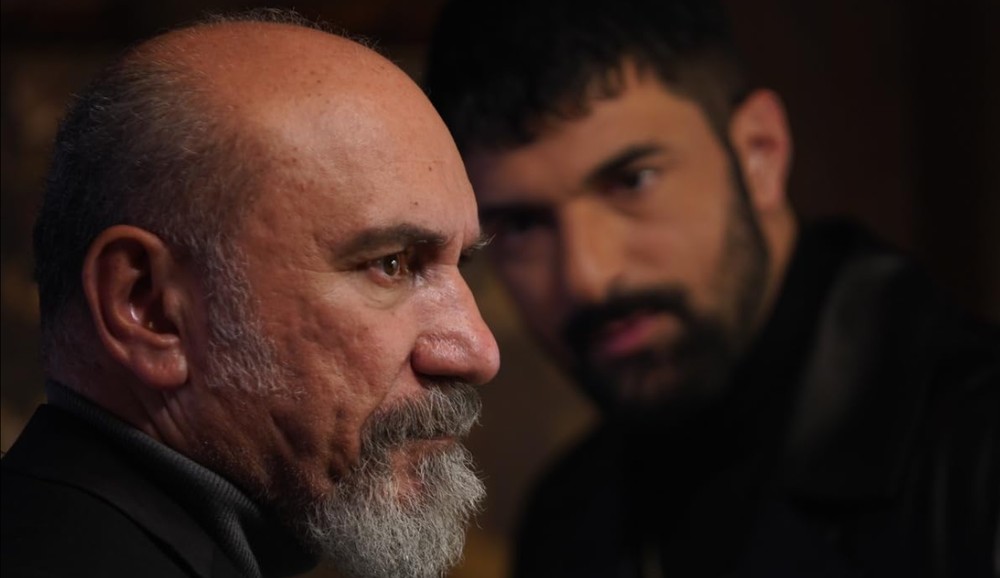 Veja que fim levou Ali Galip Akıncı na novela Meu Nome é Farah — Foto: Divulgação/IMDb