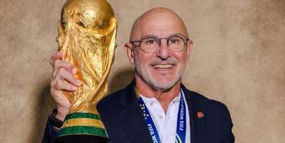 Treinador seguirá à frente da seleção espanhola durante a Copa do Mundo de 2030 – Foto: Diego Souto/Getty Images / Jogada10