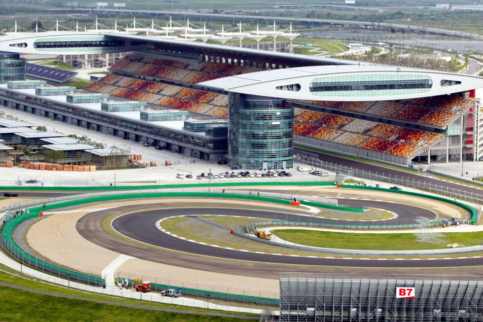 A equipe chama os organizadores da corrida chinesa de 'gravemente negligentes' no tratamento em torno do acidente com fogo.