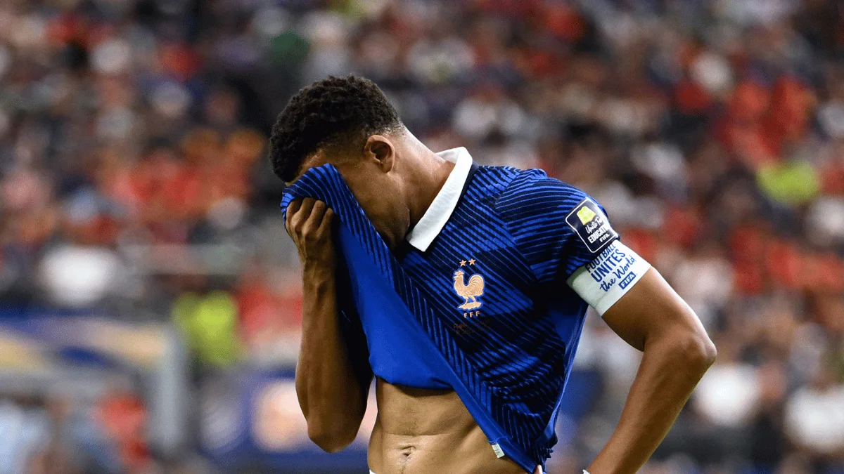 Kylian Mbappé não treina com atletas da França após sentir sintomas gripais