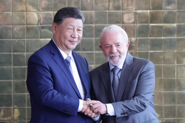 China defende eleições no Brasil e exalta relação entre Lula e Xi Jinping