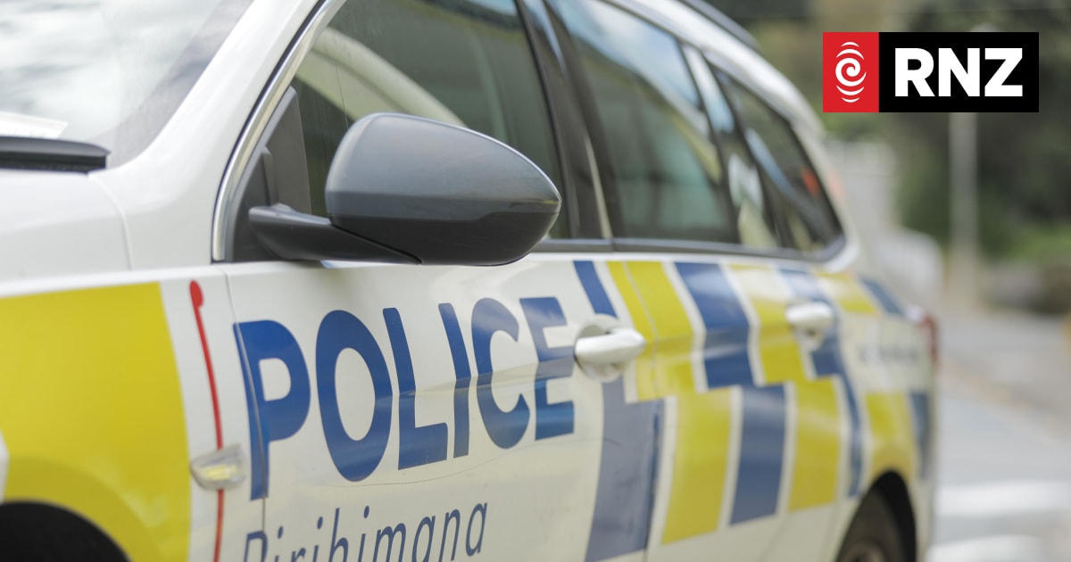 'Desordem entre vizinhos' deixa uma pessoa gravemente ferida em Auckland
