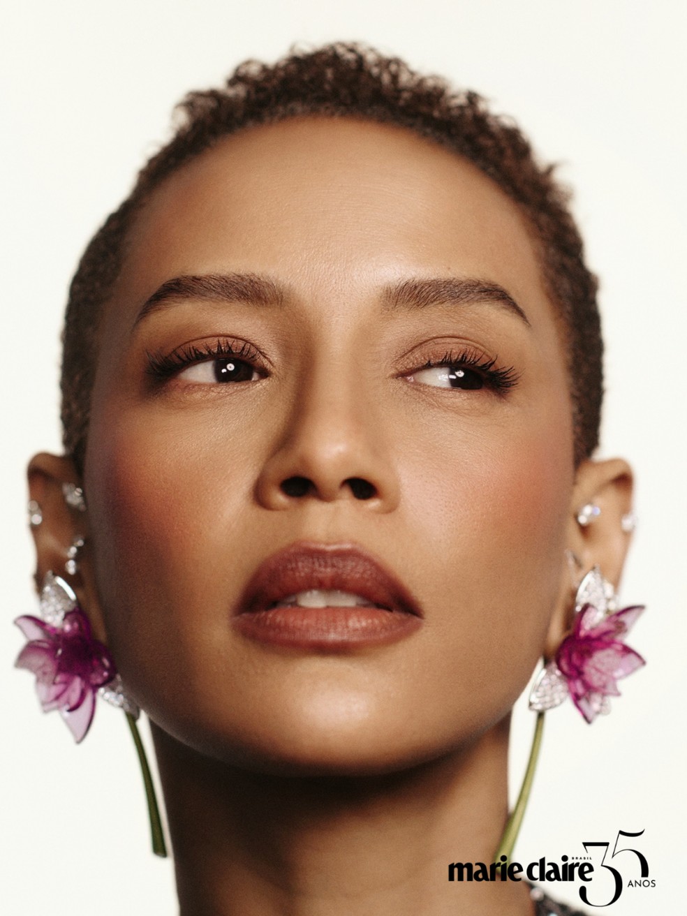 'Não posso ser só um cabelo': Taís Araujo reflete sobre identidade, beleza e a decisão de mudar o visual aos 47