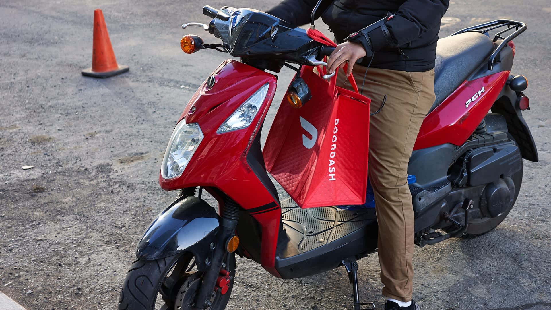 DoorDash pagará US$ 131,5 milhões aos trabalhadores de Nova York e admite 'nós erramos'