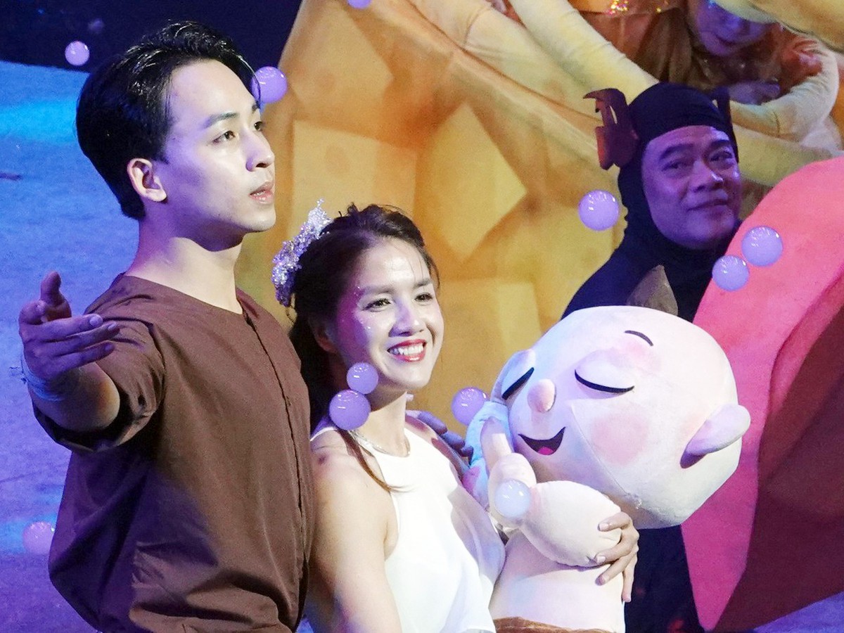 'Anh tài' Phùng Minh Cương hóa chú Cuội đón các bé đến Mơ show mùa Trung thu
