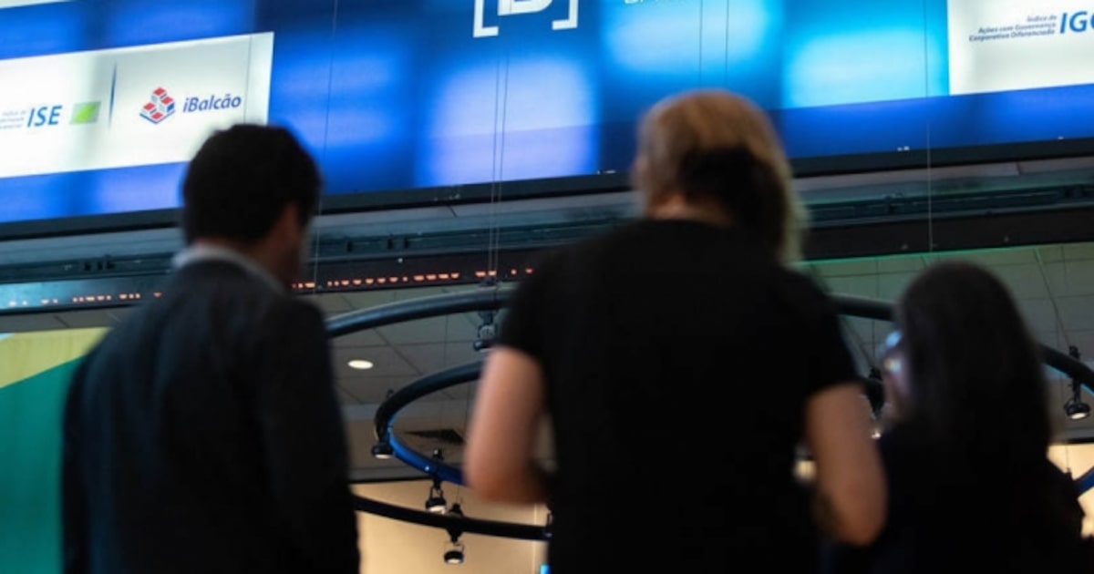 Ibovespa hoje recua na contramão de NY; IPCA-15 surpreende mercado e Petrobras cai