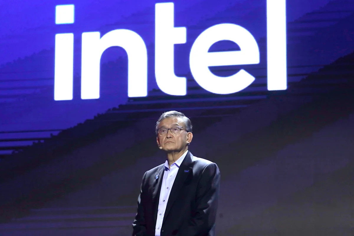 Ações da Intel sobem 25% nos últimos 5 dias devido à demanda por CPUs, enquanto agentes de IA ganham tração