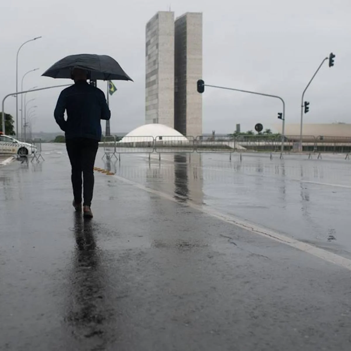 DF começa semana sob alerta para chuvas intensas; veja previsão