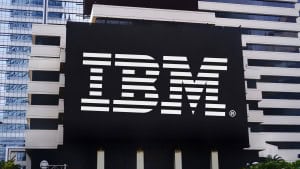 IBM supera expectativas e eleva projeção de receita com software