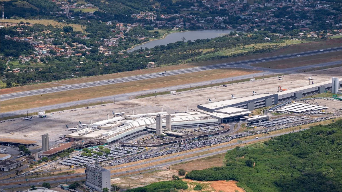 Suspeita de ameaça de bomba cancela voo de BH a SP e assusta passageiros