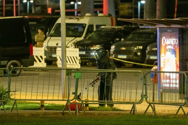 Mochila arremessada perto do STF não tinha explosivos, diz esquadrão - destaque galeria