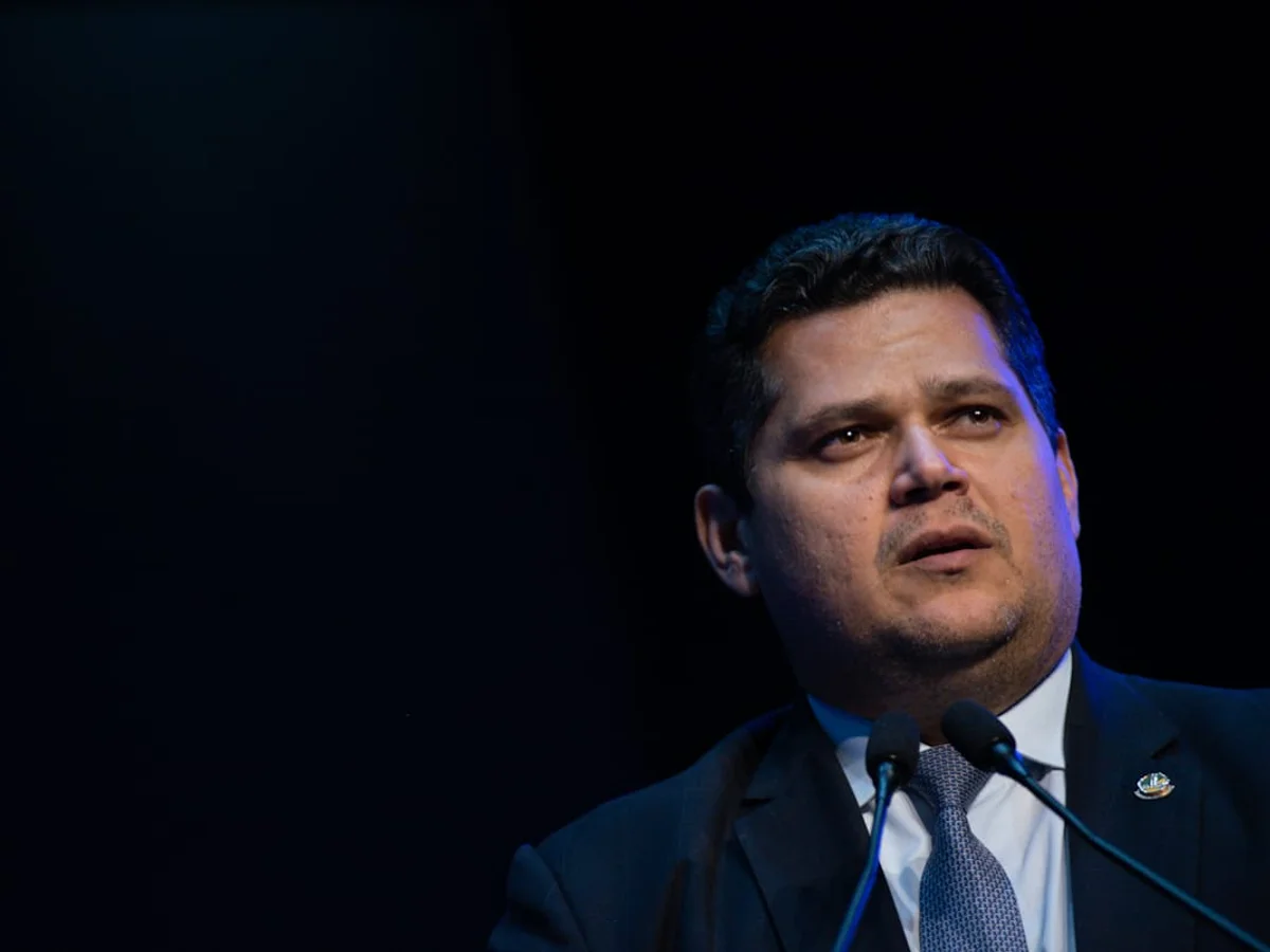 Alcolumbre cria regra para dar escolta a ex-presidentes do Senado