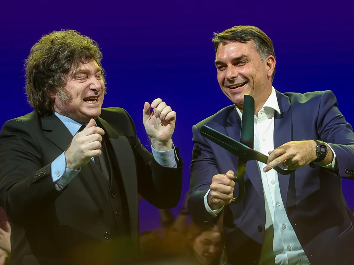Milei comemora desempenho de Flávio Bolsonaro no 1º turno das eleições