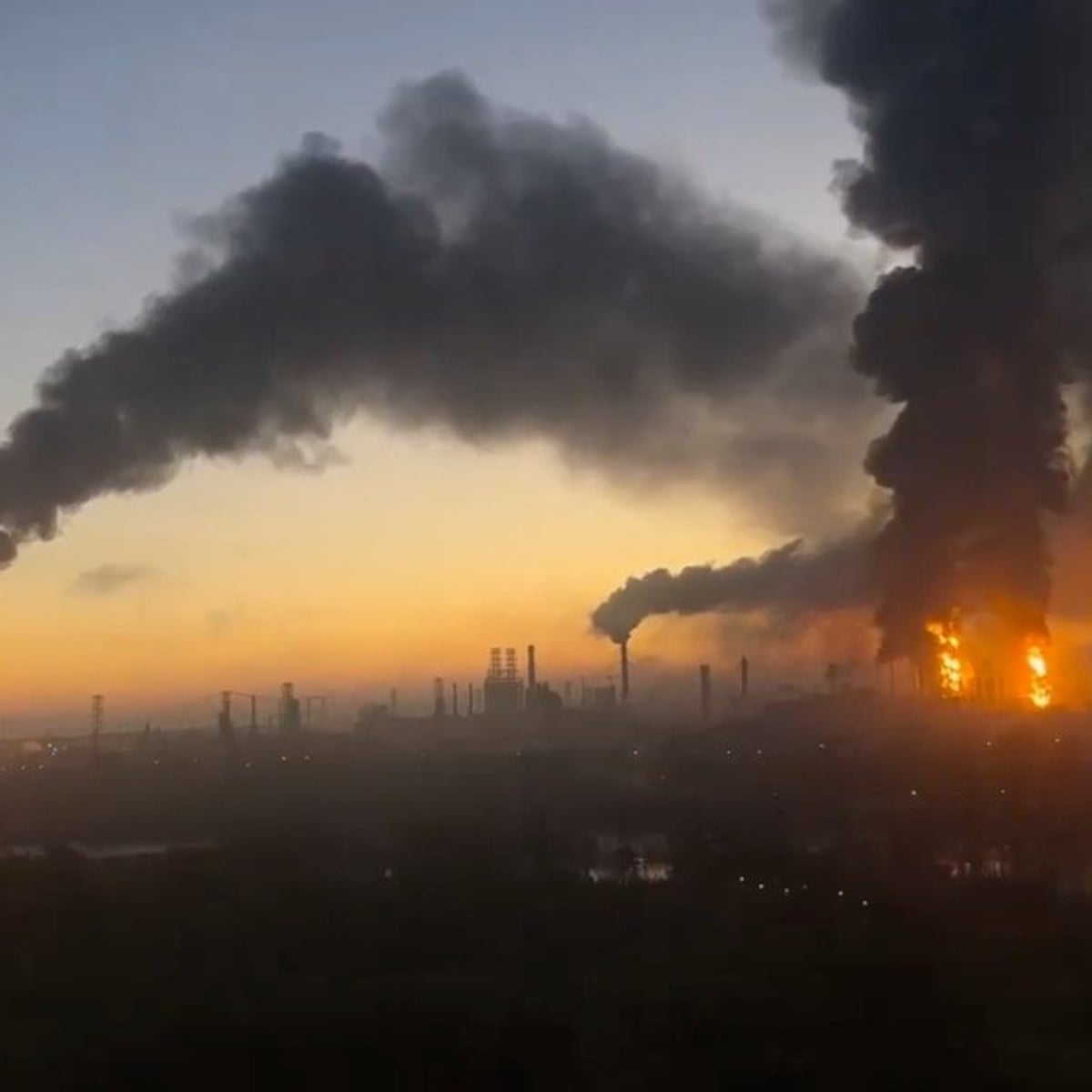 A Ucrânia persiste com ataques a refinarias de petróleo russas em desafio a Trump