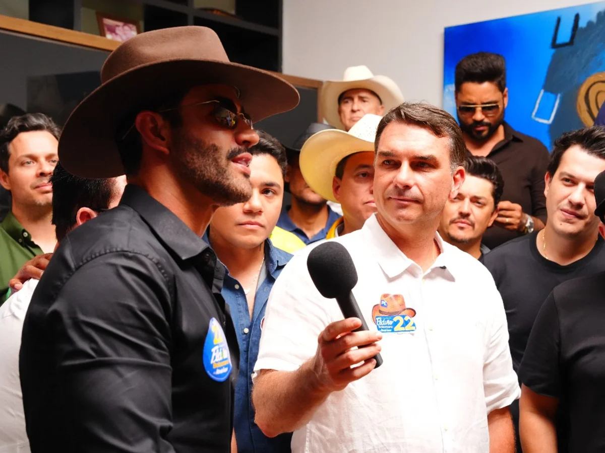 Gusttavo Lima pede a Flávio para manter ações sociais: "Próximo presidente"