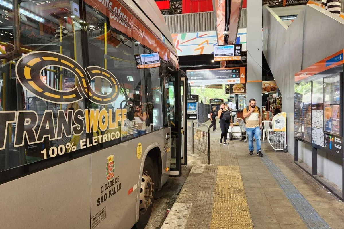 Ônibus em SP: funcionários da Transwolff fazem greve nesta segunda (19/10)