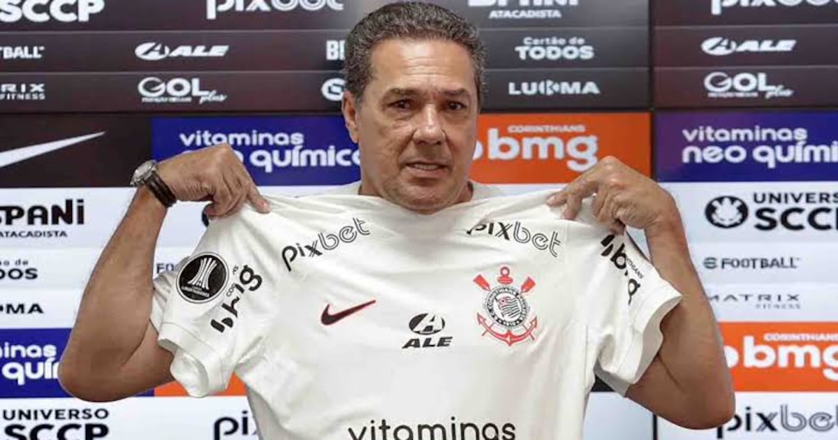 Luxemburgo considerou um erro a contratação de Seedorf. Agora o Corinthians quer contratá-lo para trabalhar com o holandês. E tentar evitar o rebaixamento