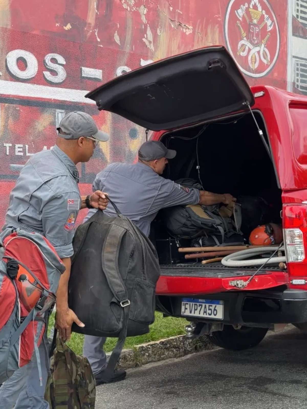 São Paulo envia 30 profissionais e 11 mil litros de retardante para combater incêndios no Amazonas