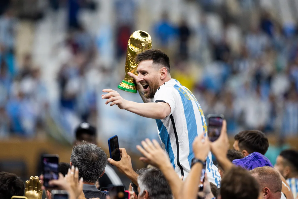 Foto colorida de Lionel Messi - Metrópoles