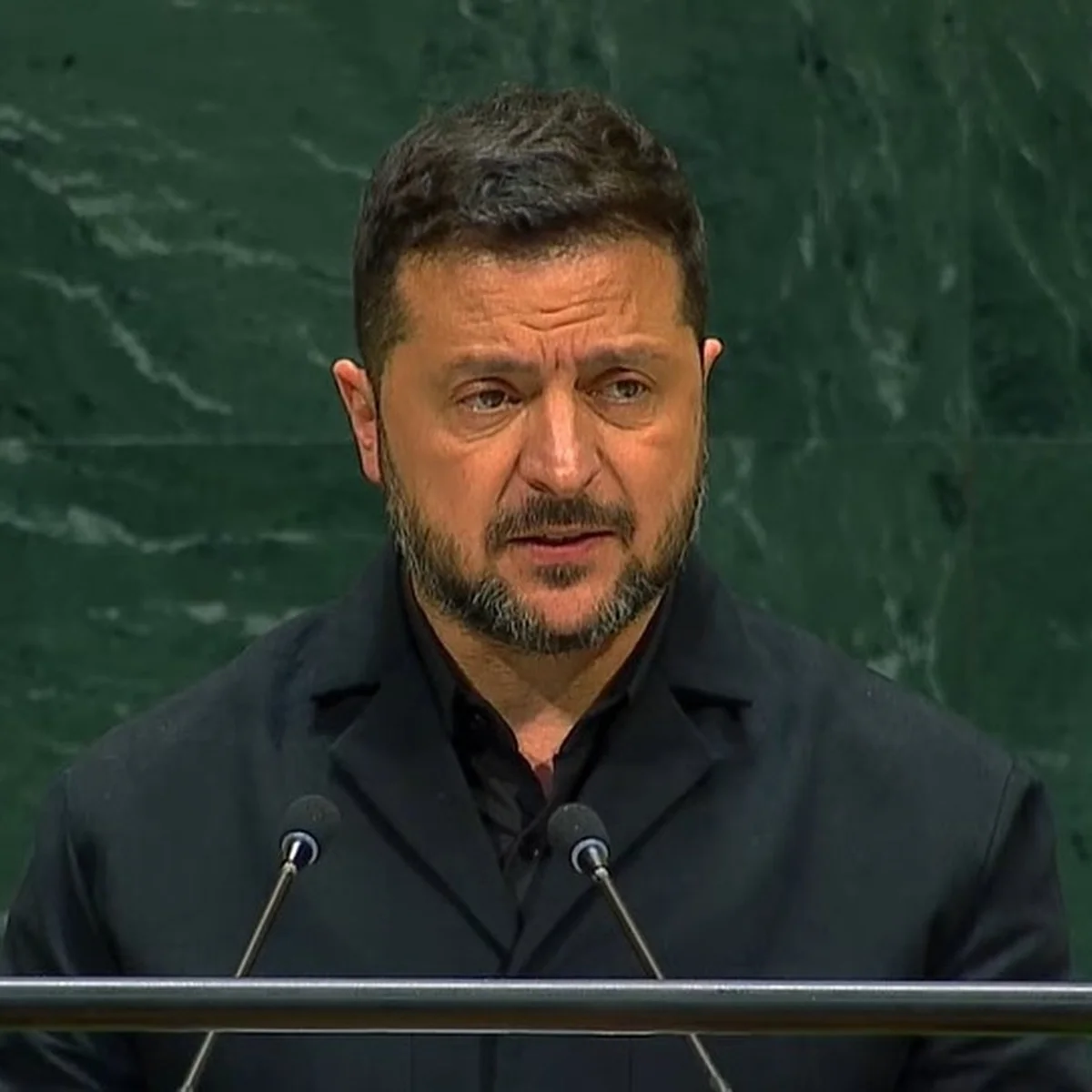 Zelensky acusa EUA de atrasar propositalmente entrega de mísseis à Ucrânia