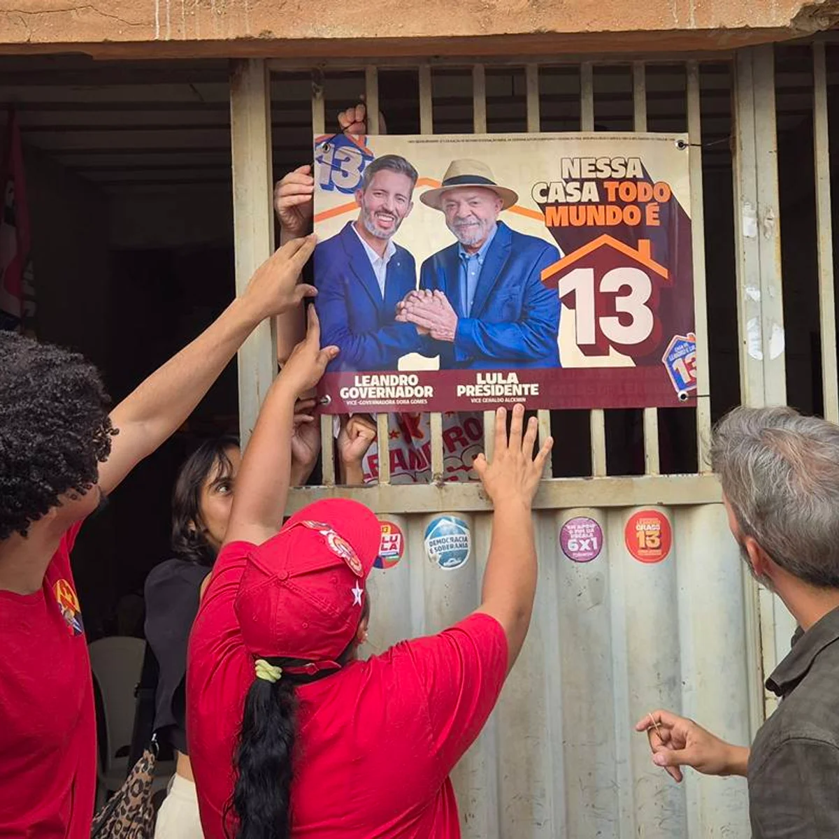 Em busca de votos no DF, Grass inaugura casas de apoio à campanha do PT